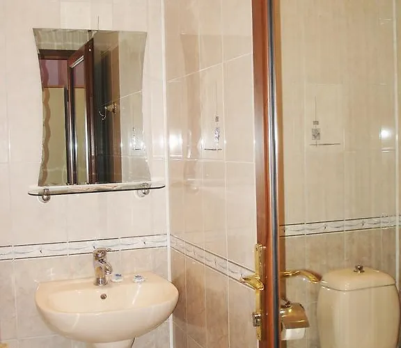 Restaurant Vodenitsata فندق *